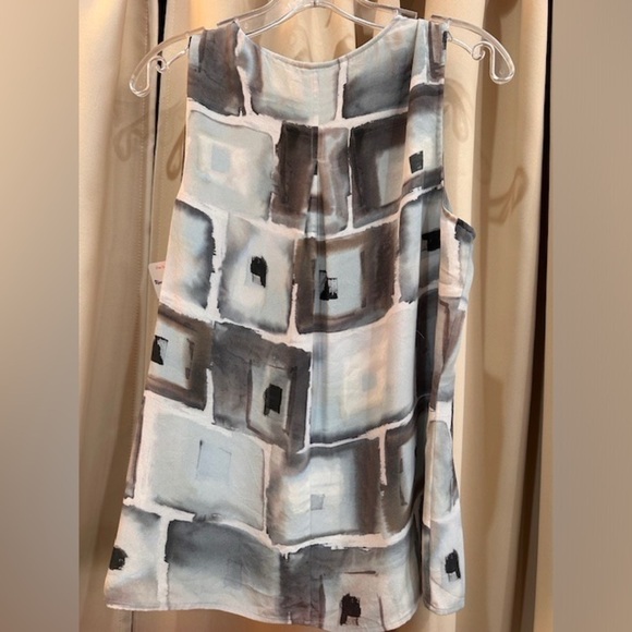 St. John Knits Watercolor Print V-Neck Sleeveless Blouse Size 14 - Picture 3 of 6